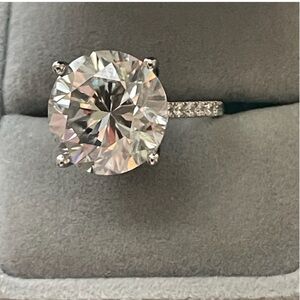 HIDDEN HALO: Certified Diamond 12.0ct Round Cut